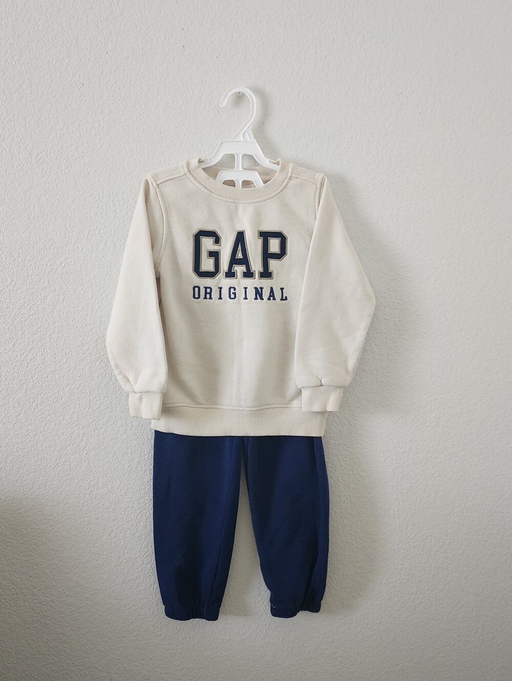 Gap Kids 5T 2-Piece Long Sleeve Jogger Fleece Set